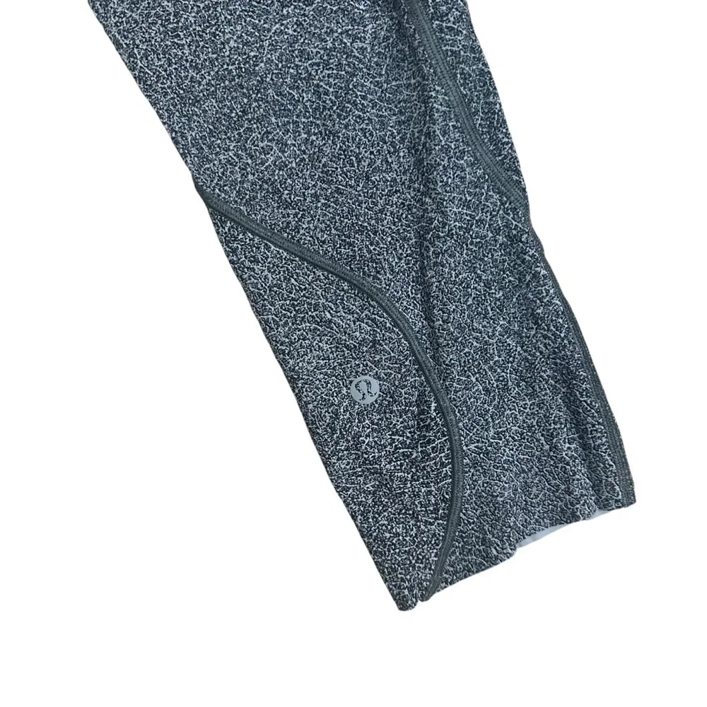 Lululemon Leggings Run the Day Crop Capri Workout Gym Size 6 Small